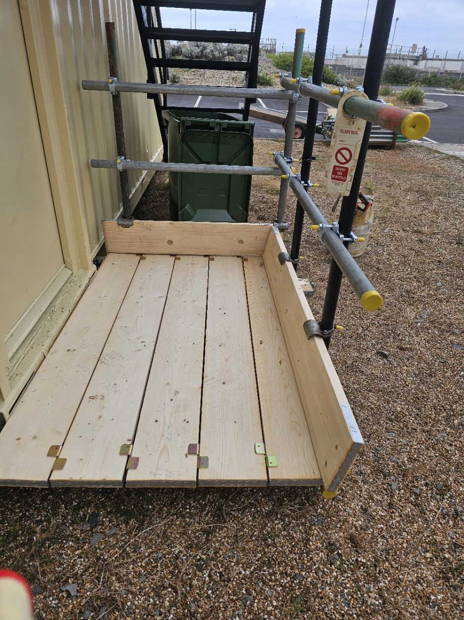 Little-accses-platform-to-container-rotated